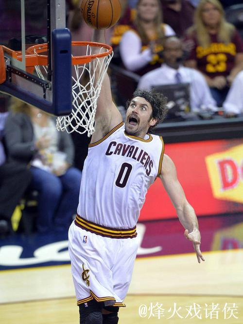 勒夫扣篮失手引发惊叹 勒夫扣篮失手引发惊叹